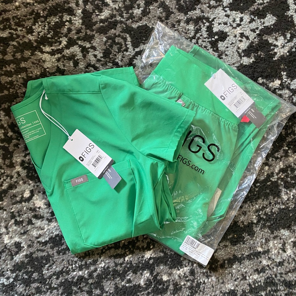 FIGS Catarina Top & Zamora Joggers High Waisted, various small sizes